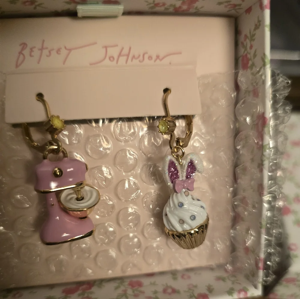 Betsey JohnsonSpring Bunny Cupcake Mismatch Drop Earrings - Picture 8 of 14